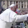 Article image for: Pope greets Easter tourists on Popemobile