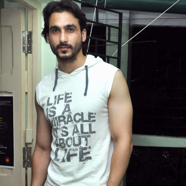 Aryan Roy Pictures