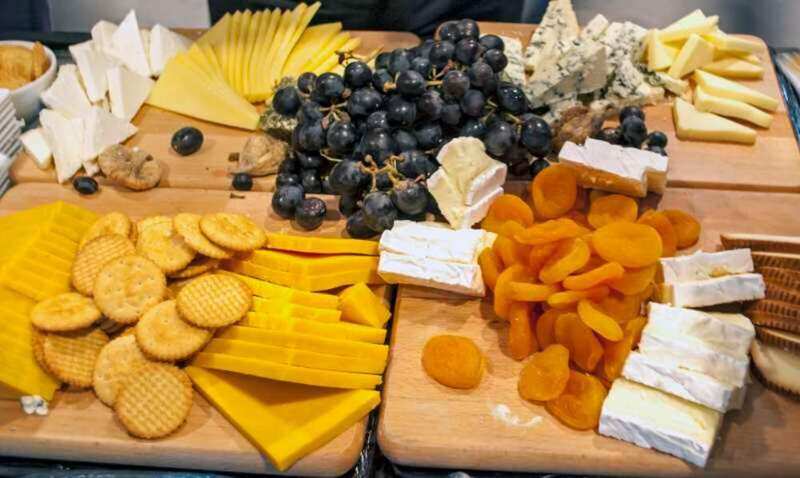turkish-airlines-lounge-istanbul-cheese-platter_01