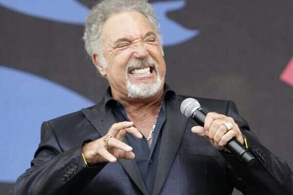Tom Jones Pictures