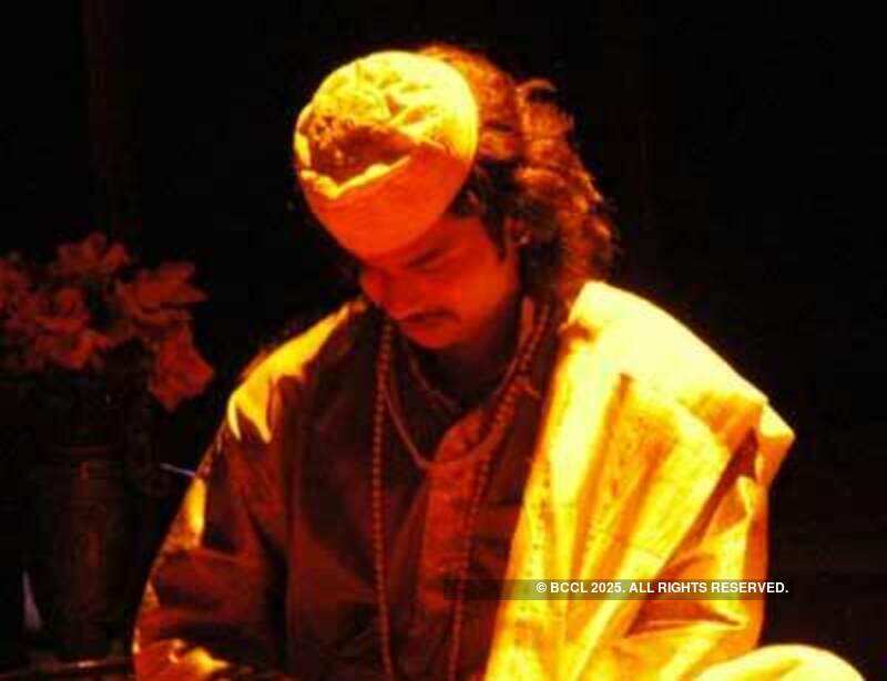 Play: Hindi Sansthan