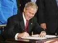Bush signs N-deal bill