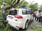Delhi: Sudden storm strikes