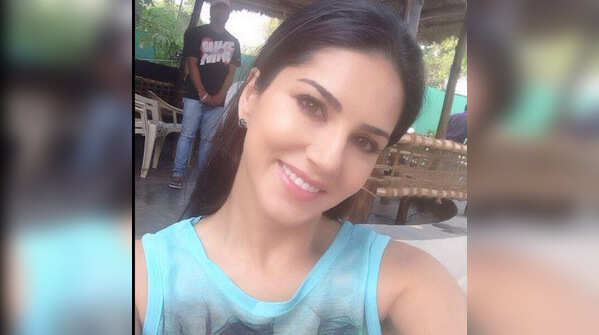 Sunny Leone's hot, sexy and cute selfies