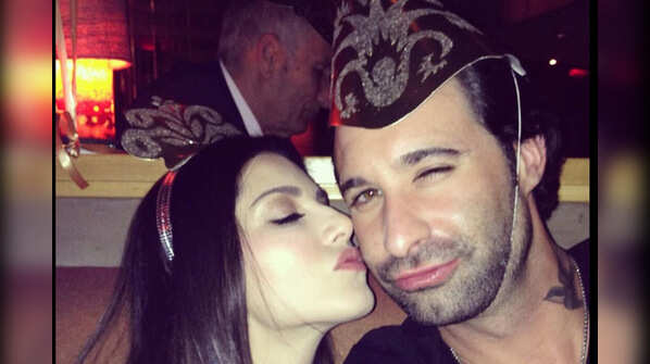 Sunny Leone's hot, sexy and cute selfies