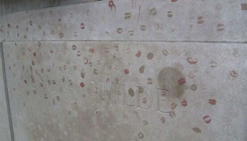 Oscar Wilde Lipstick mark