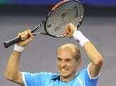 Davydenko shocks Murray