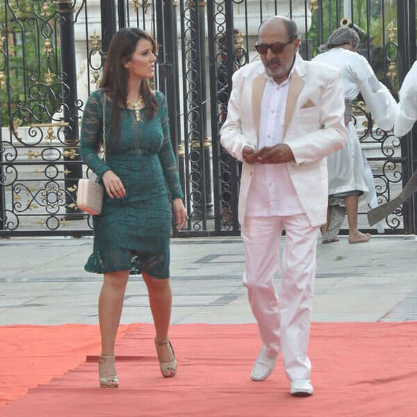 Tinnu Anand Stills