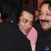 The real story behind Salman- Shah Rukh hug?