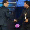 Article image for: Salman Khan-Shah Rukh Khan Twitter jokes reloaded