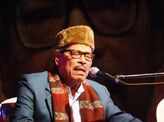 Manna Dey performs