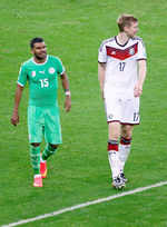 And their tallest player is Per Mertesacker (right in pic) at 198 cm. That’s 5 cm more than their goalkeeper Manuel Neuer.