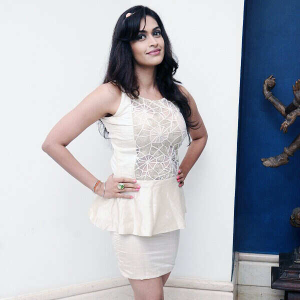 Salony Luthra Pictures