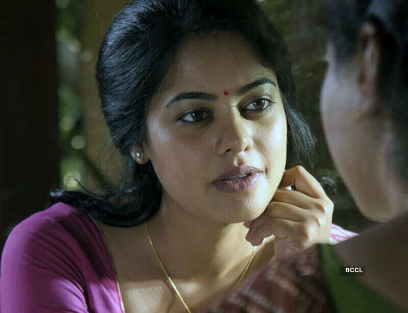 Tamilukku En Ondrai Aluthavum
