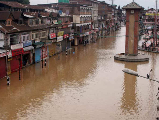 Kashmir floods: Bollywood celebrities hope, pray and send a message across!