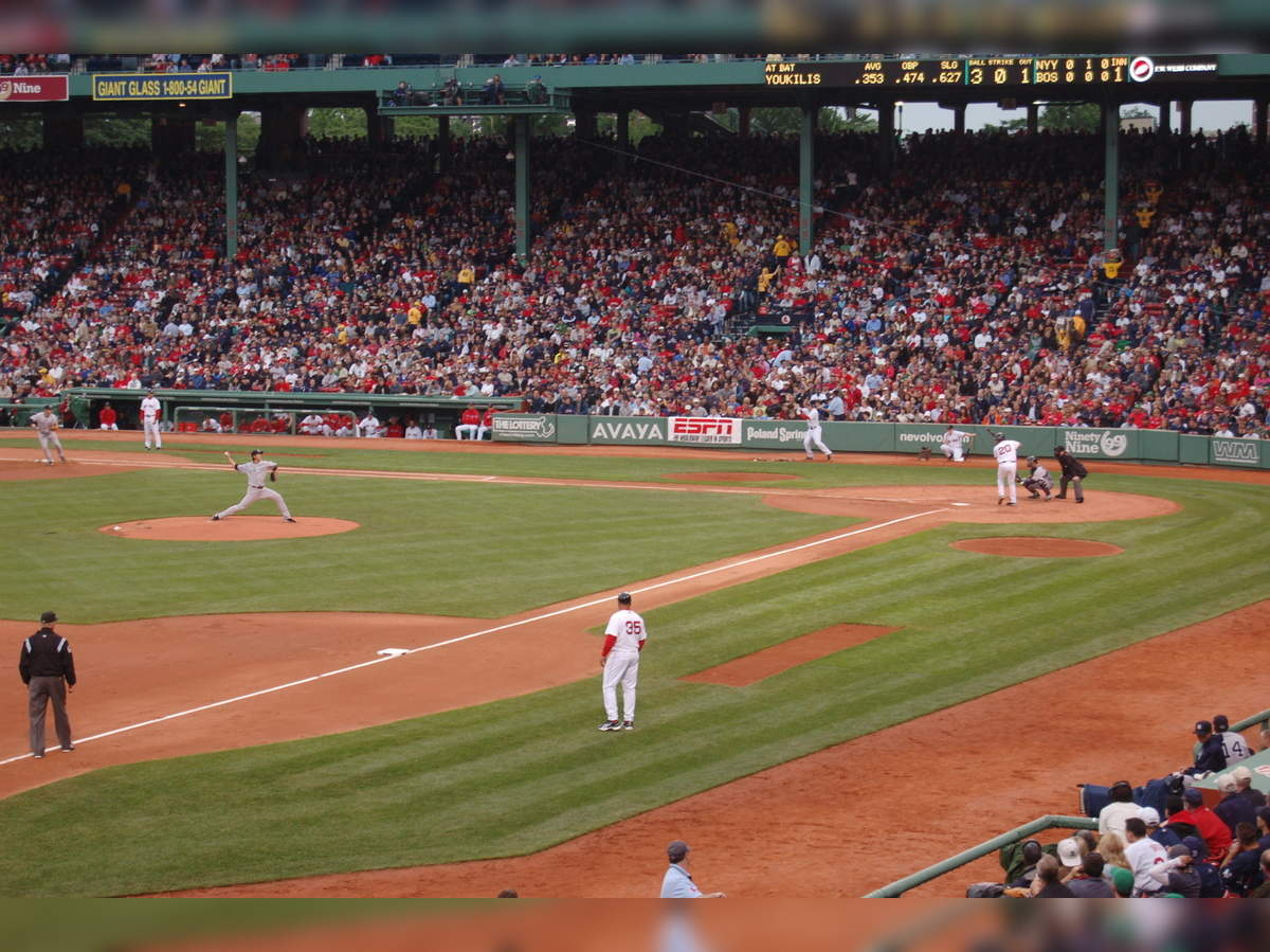 As Braves Open New Stadium, Yankees and Traffic Are the Opponents