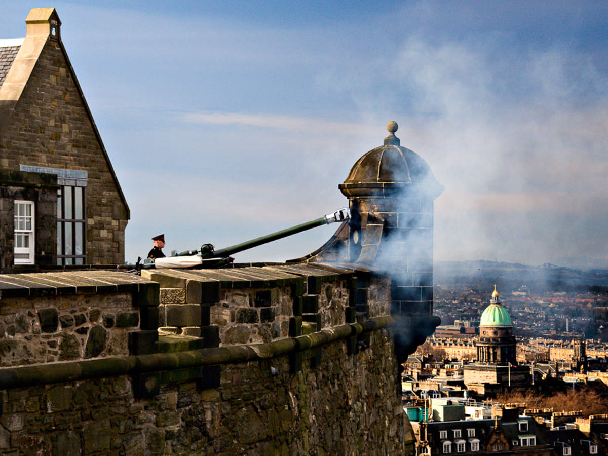 One O Clock Gun Edinburgh Get The Detail Of One O Clock Gun On Times Of India Travel