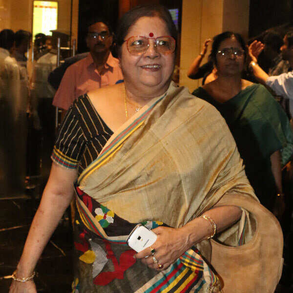 Lily Chakraborty Photos