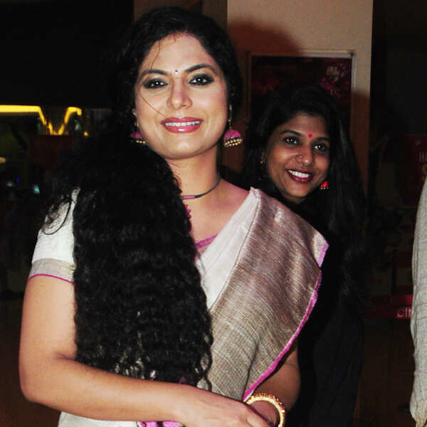 Asha Sarath Wallpapers