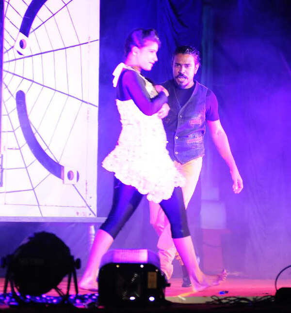 Raj Kalesh Photos