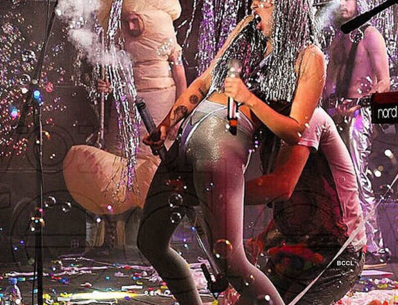 Raunchy on-stage acts!