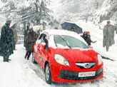 Tourists stranded in Himachal Pradesh snowfall rescued
