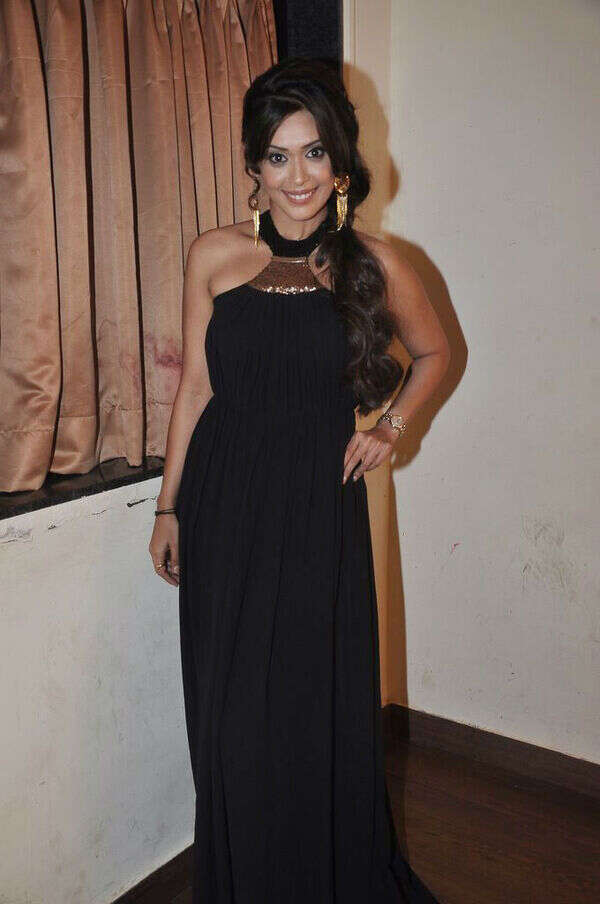 Hrishitaa Bhatt Images