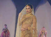Lisa Haydon walks for Tarun Tahiliani