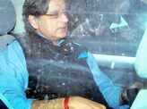 Sunanda murder probe: Cops interrogate Tharoor