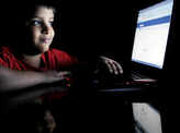 Facebook revenue rises on mobile growth