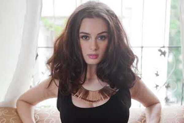 Evelyn Sharma