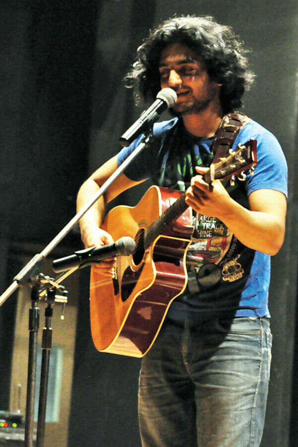 Kenny Sebastian Images
