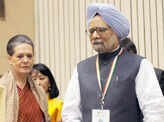 Sonia leads solidarity march for Manmohan