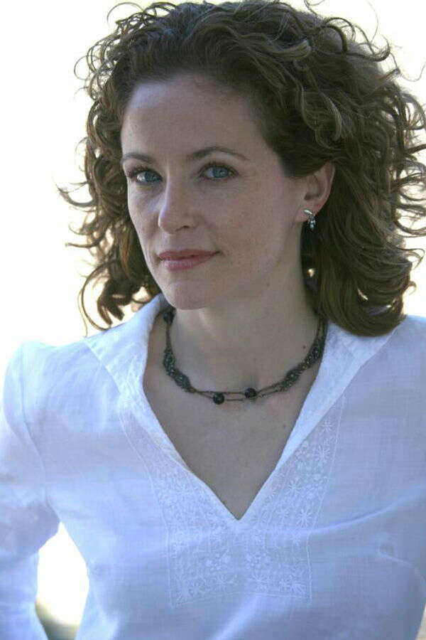 Leslie Hope Photos