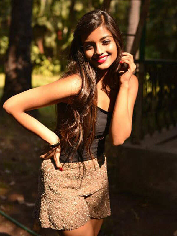 Ashna Zaveri Photos