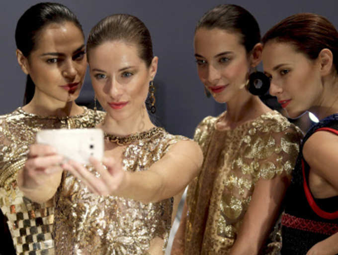 5 Reasons Why Selfie Is Becoming A Menace