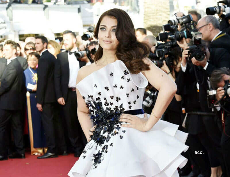 Divas in International Designer Dresses