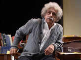 Naseeruddin Shah plays Einstein on stage
