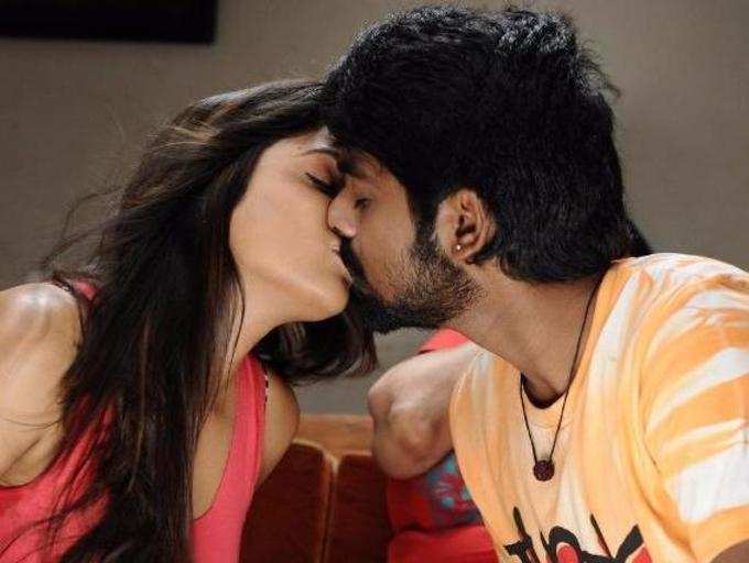 Leaked and on-screen lip-locks of actors!