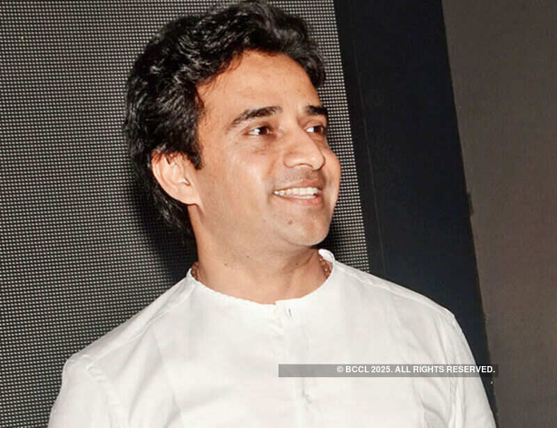 Golf lovers enjoy tournament