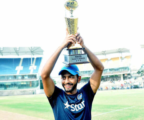 Unmukt_Chand Photos