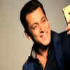 Article image for: Selfie: Salman confirms hosting ‘<i class="tbold">bigg boss 9</i>’
