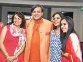 Tharoor&rsquo;s date with bibliophiles