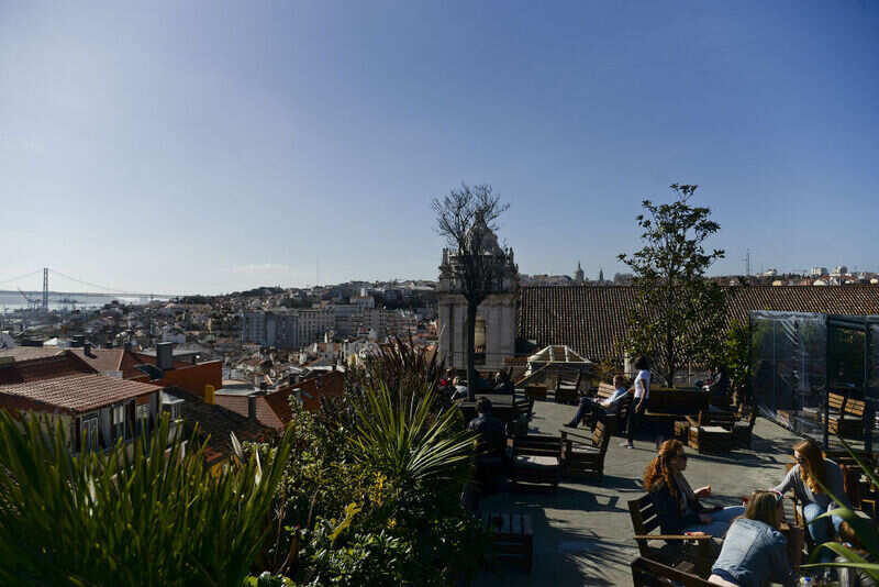 TRAVEL-TIMES-LISBON-APRIL6-7_1268598