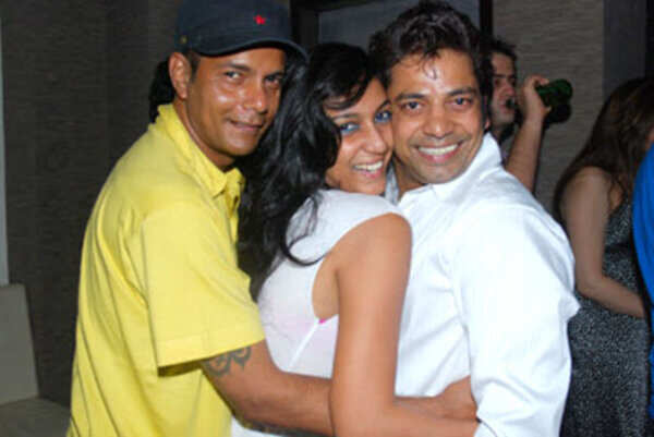 Longinus Fernandes Stills
