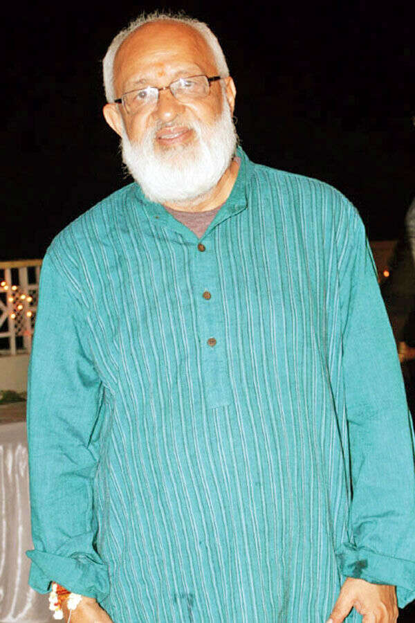 Pushpesh Pant Images