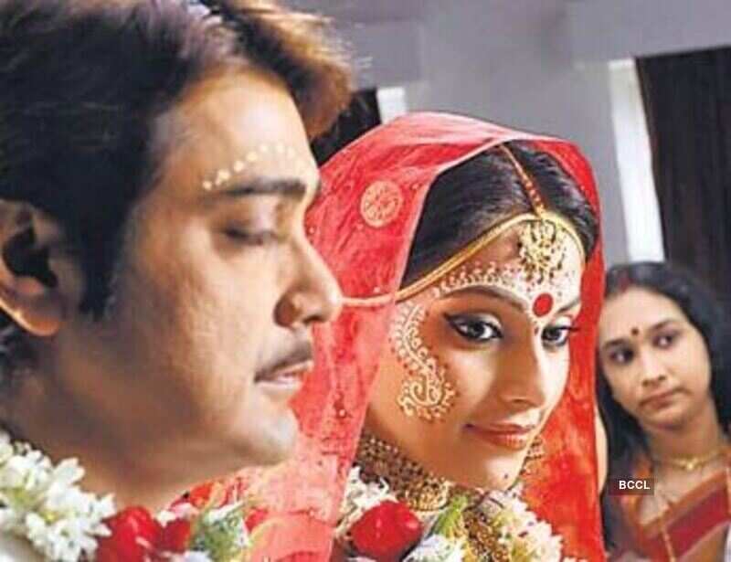 Shob Charitro Kalponik