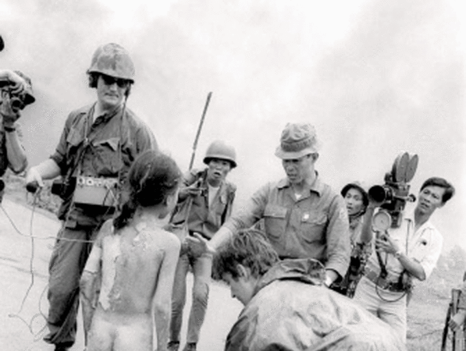 Girl in Vietnam napalm photo receives medical treatment for burns 50 ...