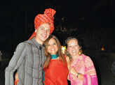 Foreign delegates groove to Rajasthani folk