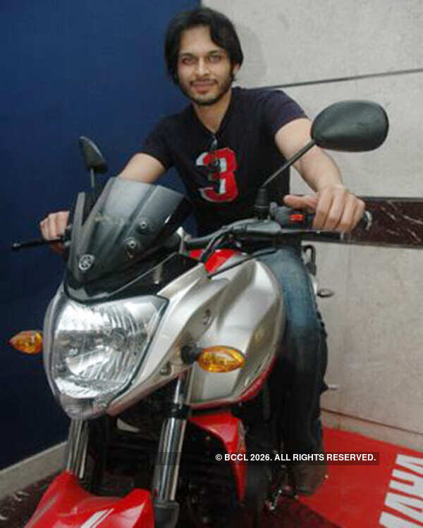 Akshay Kapoor Images